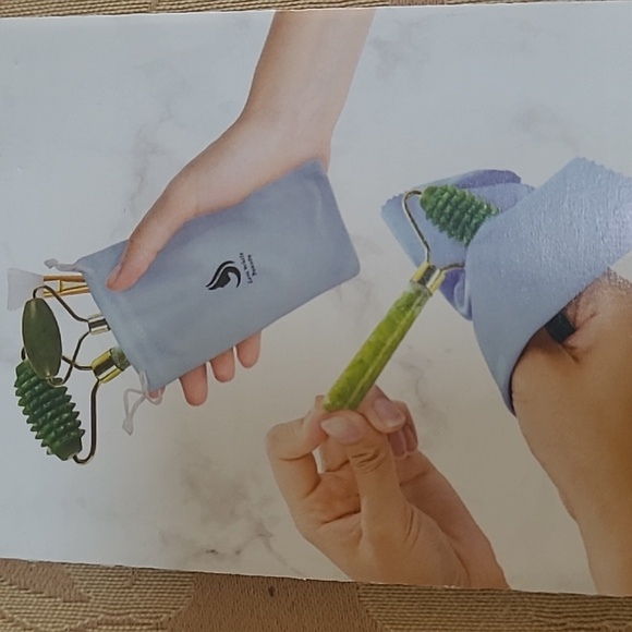 NIB LEXI WHITE BEAUTY COMPLETE JADE ROLLER SET, GUA SHA, FACIAL BRUSH, ETC. - Picture 2 of 4